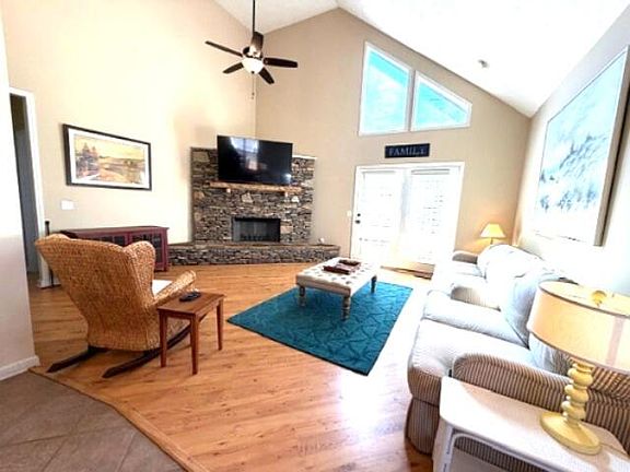 2nd image of 185 Holiday Hills Ln