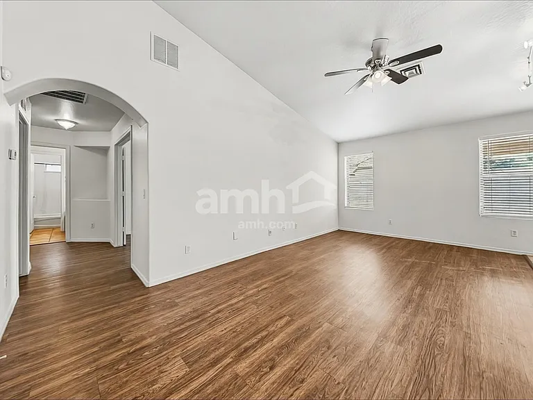 717 W Beth Dr — Photo 6