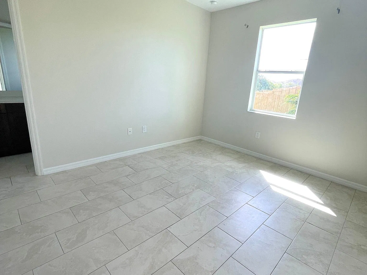 3 bed, 1200 sqft, $1,600 — Photo 4