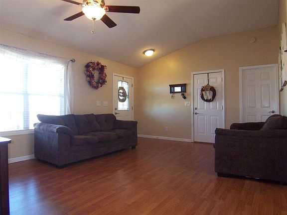 5th image of 127 Chambwood Ln