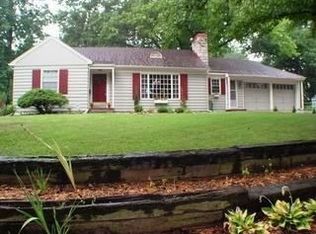 8728 Grande Pas Rd, Kansas City, MO 64114