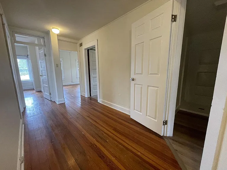 221 E 9th St — Photo 8