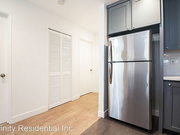 4th image of 1322 E 3rd St APT G