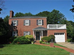 198 Wellington Rd, Garden City, NY 11530