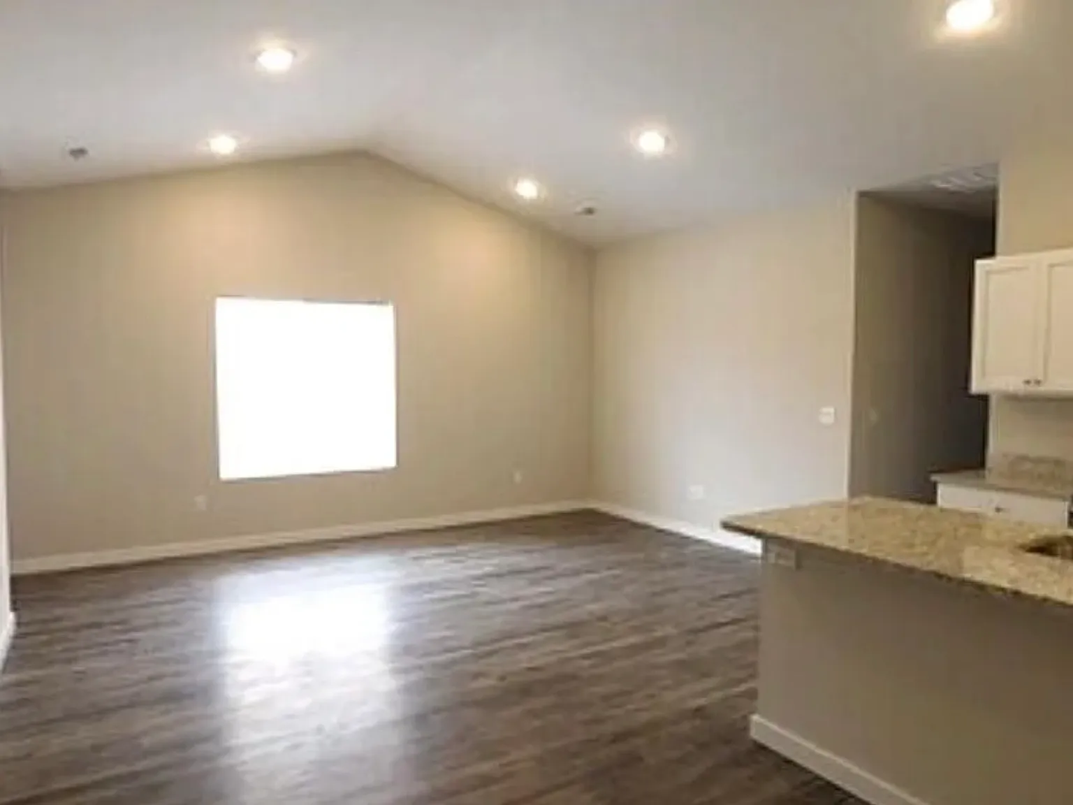3 bed, 1180 sqft, $1,550 — Photo 3