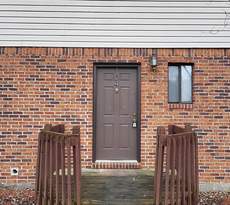 1st image of 104 Autumn Creek Ln