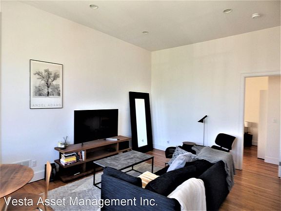 4th image of 442 Scott St APT 1