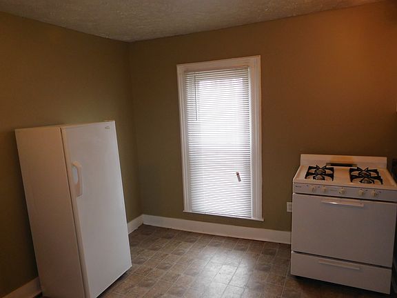 3rd image of 621 Fellows St APT 3
