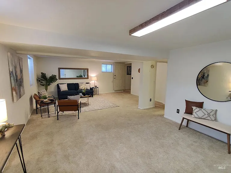 2649 S Lynx Ave — Photo 4