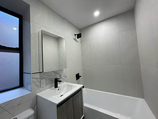 Rented by Tapiro Realty | media 13