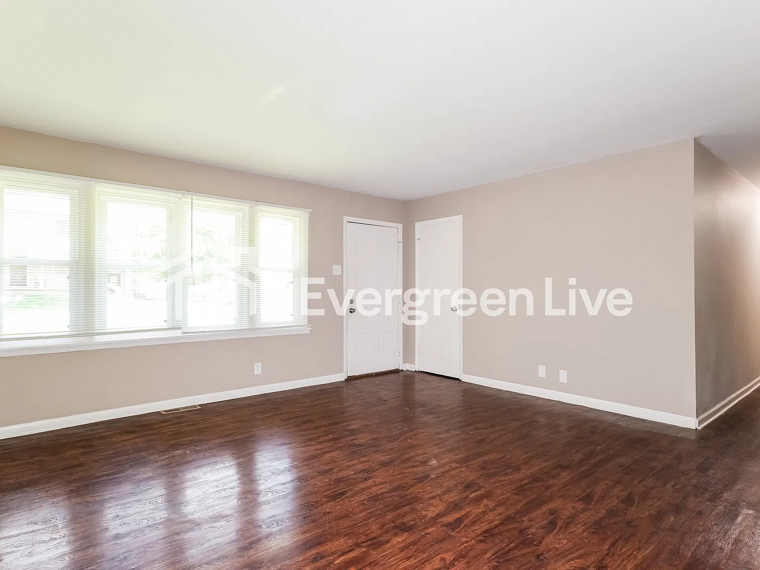 3 bed, 1.0 bath, 1232 sqft, $1,095 — Photo 4