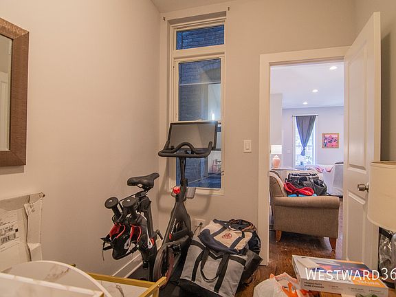 4th image of 859 N Marshfield Ave #1F