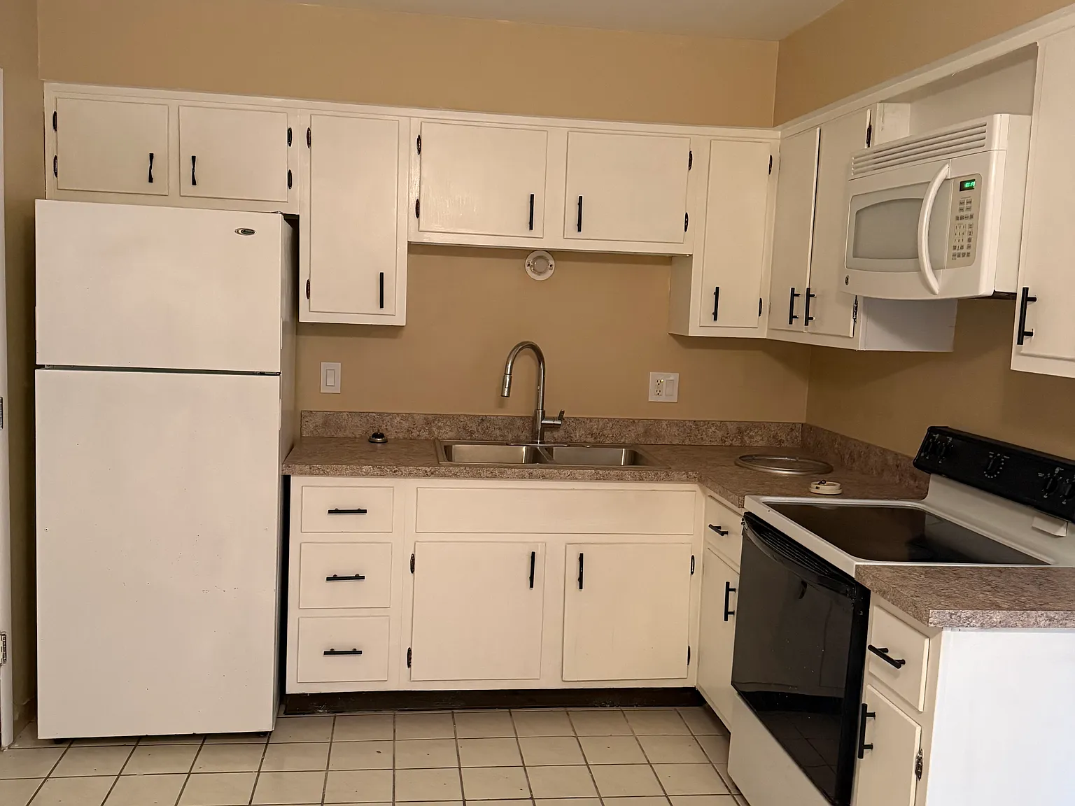 2 bed, 960 sqft, $1,100 — Photo 1