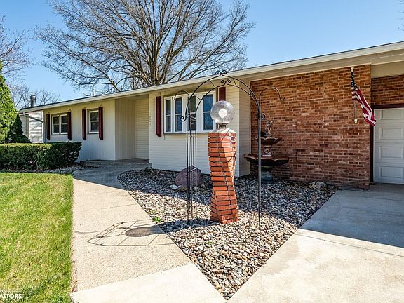 2nd image of 1403 Onyx Dr