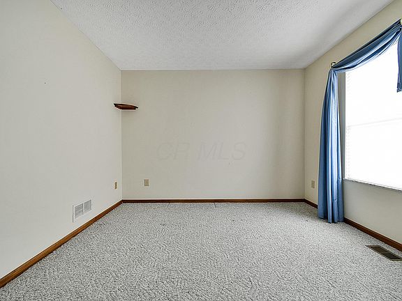 5th image of 421 Oak Meadow Dr