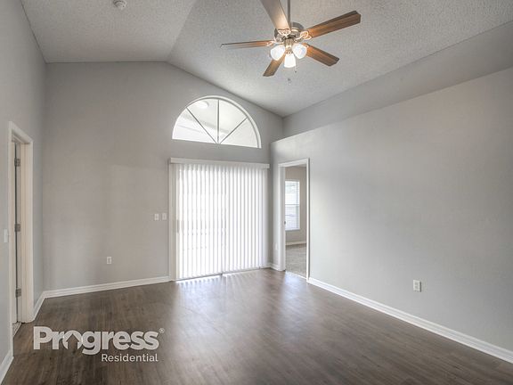 4th image of 748 Majesty Dr