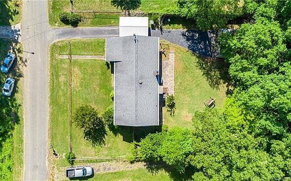 4th image of 1215 Chronicle Ave