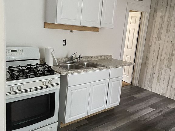 3rd image of 15 E Rockwood St #2