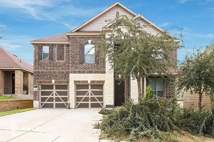 3 bed, 2.5 bath, 2758 sqft, $1,995 — Photo 1