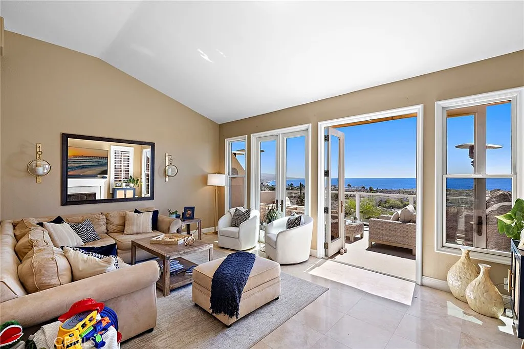 2 bed, 2.5 bath, 1821 sqft, $5,900 — Photo 1