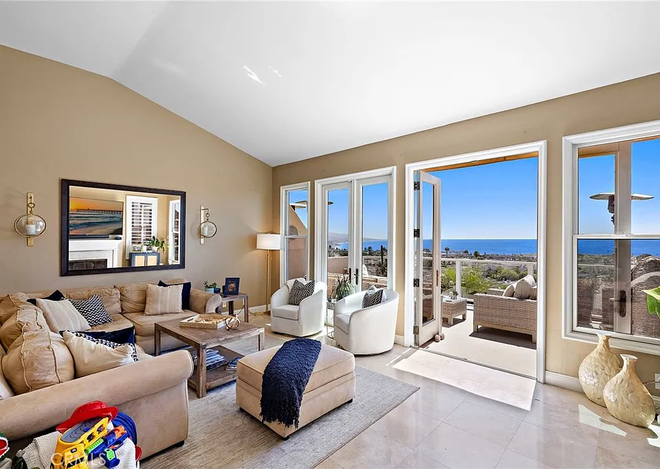 24482 Alta Vista Dr