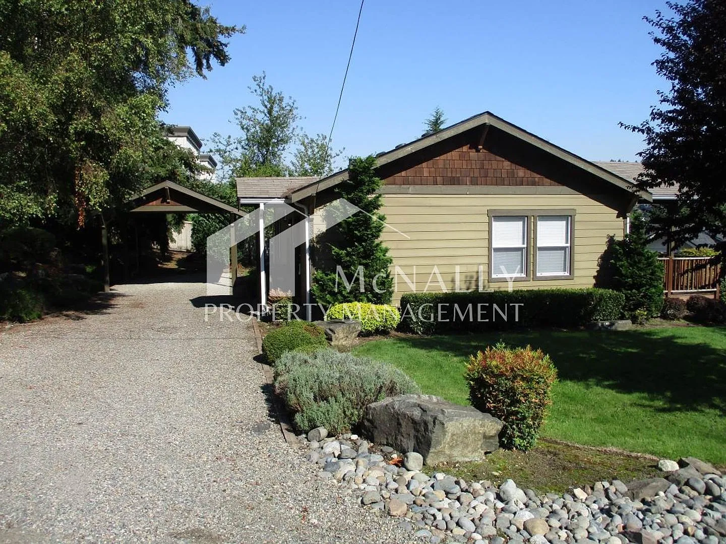 2 Bedroom, 1 Bathroom Home in Downtown Gig Harbor — Photo 2