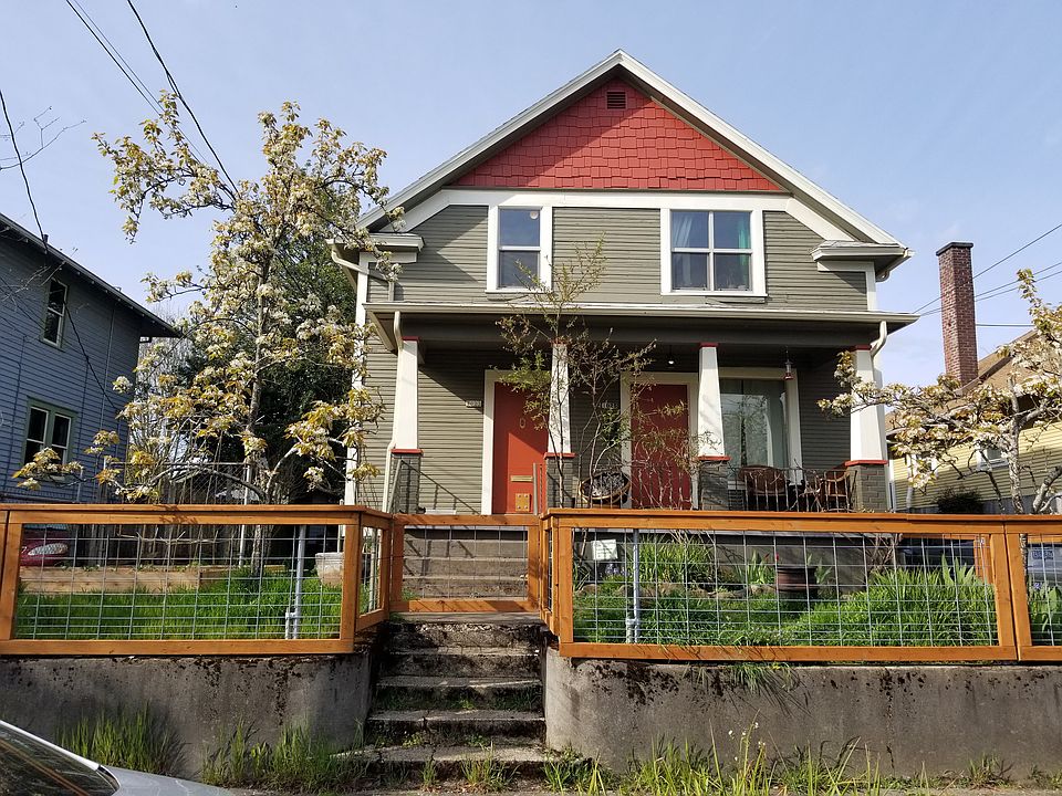 1st image of 1023 NE Webster St