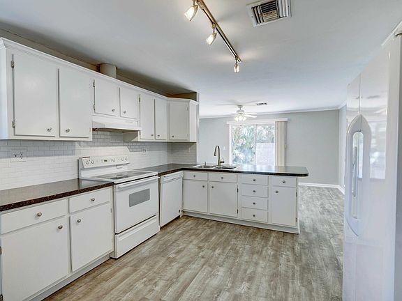 3rd image of 4414 Bellewood St