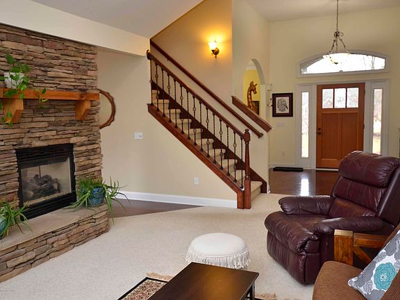 4th image of 35 Wind N Wood Dr