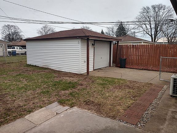 3rd image of 35634 Thames St