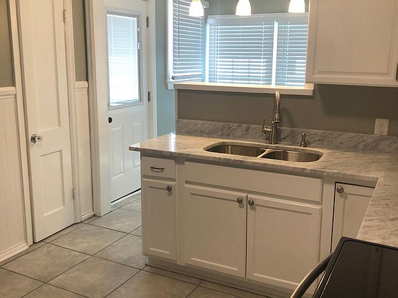 4th image of 275 Pinehill Dr