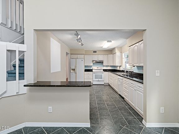 4th image of 5902 Kendrew Dr