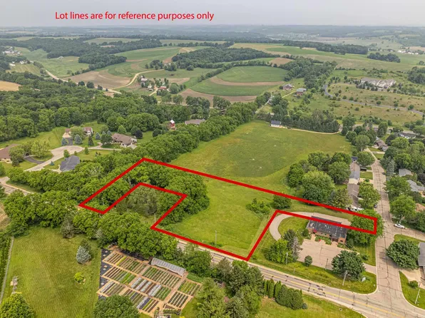 L1 Duerst Rd, New Glarus, WI 53574