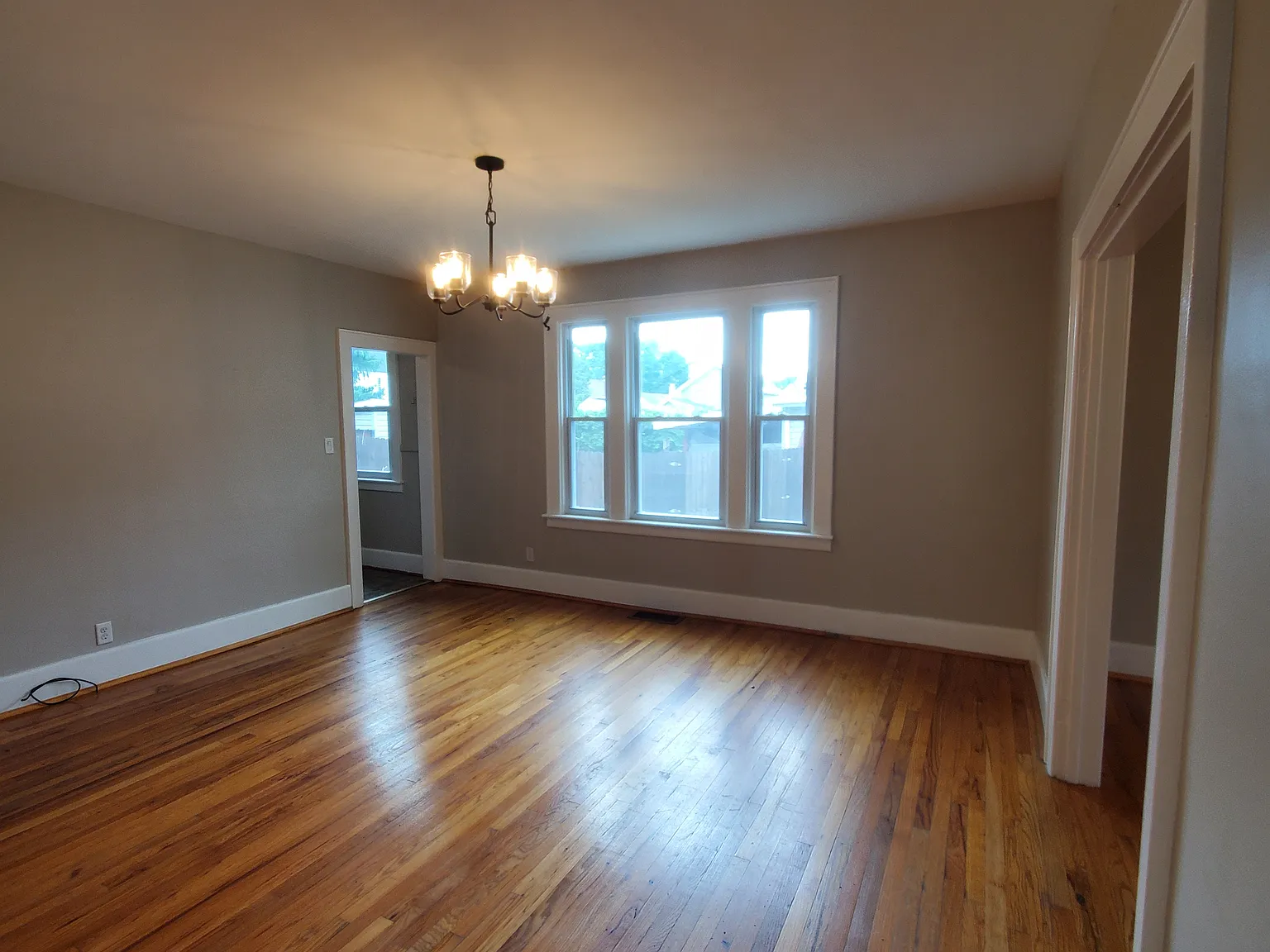 2 bed, 1200 sqft, $1,300 — Photo 3