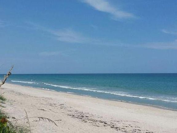 Beautiful beach at end of block; less than 5 minute walk