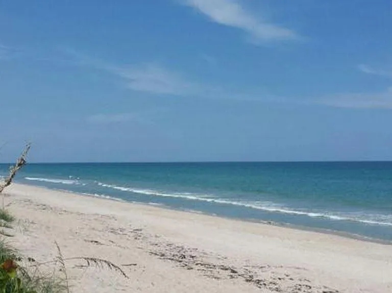 Beautiful beach at end of block; less than 5 minute walk