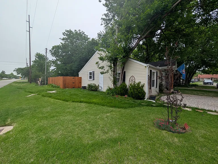 101 Maple Ln — Photo 4