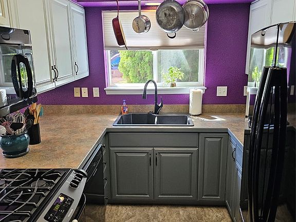 2nd image of 135A Garden Dr #A