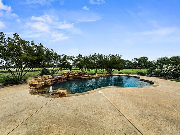 3rd image of 3094 Forest Dr
