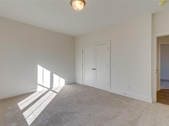 4th image of 118 Fairoaks Dr