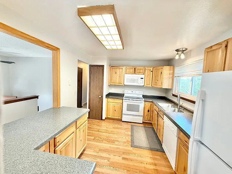 6515 Flintridge Dr — Photo 3