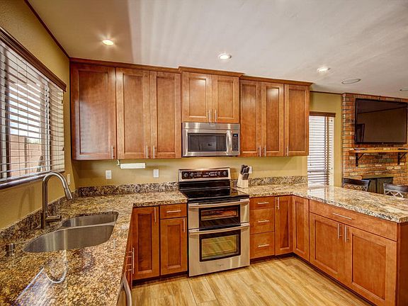 4th image of 839 E Le Marche Ave