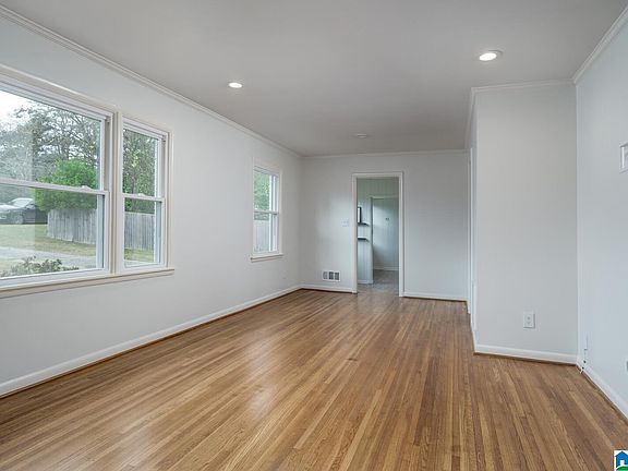 3rd image of 2209 Pine Ln