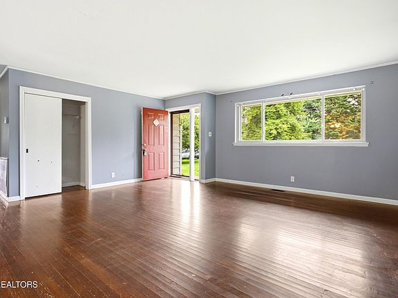 4th image of 6919 Dorchester Dr