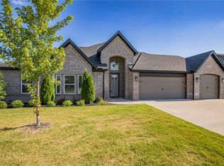 5506 W Lakewood Dr, Rogers, AR 72758