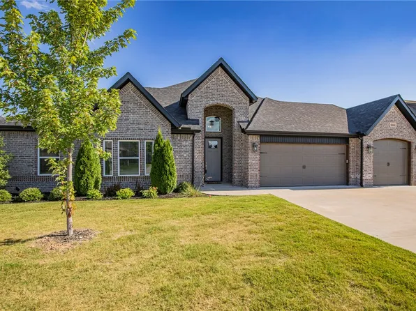 5506 W Lakewood Dr, Rogers, AR 72758