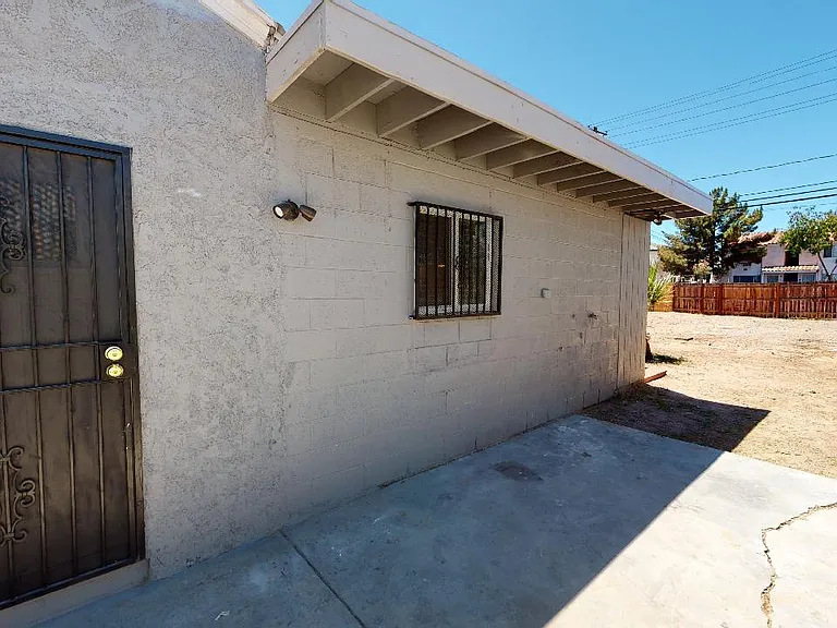 418 S 11th St — Photo 26