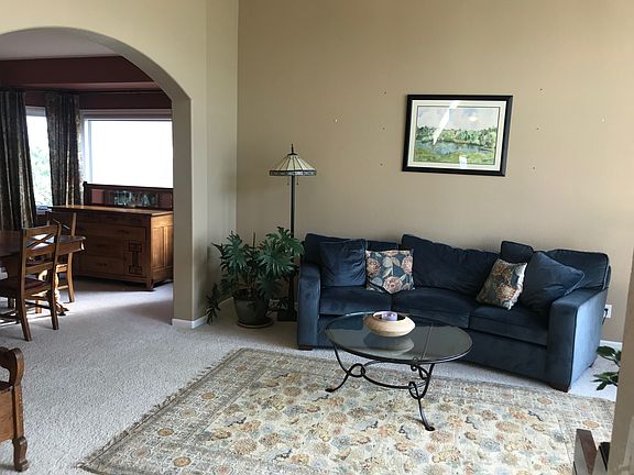 Living Rm opens to Dining Rm