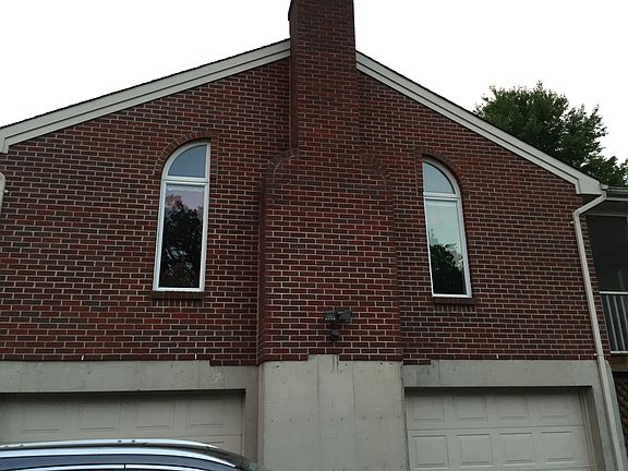 2 car garage under greatroom