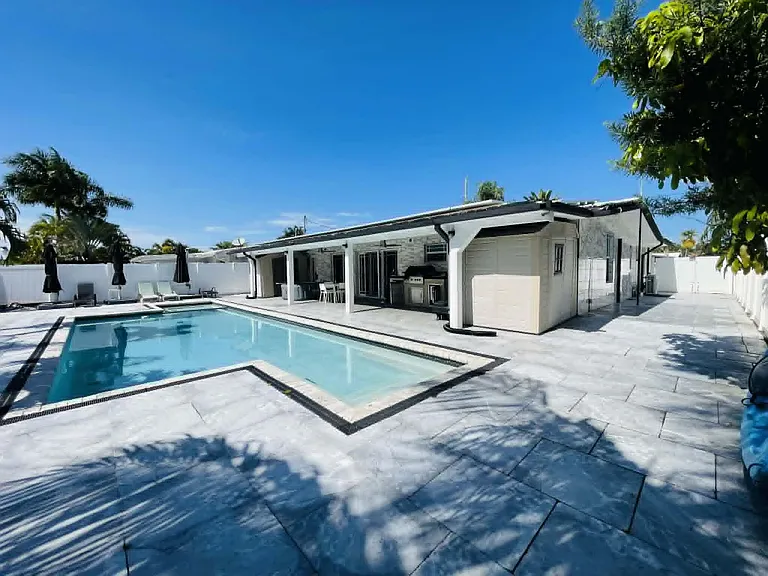2531 Gulfstream Ln — Photo 3